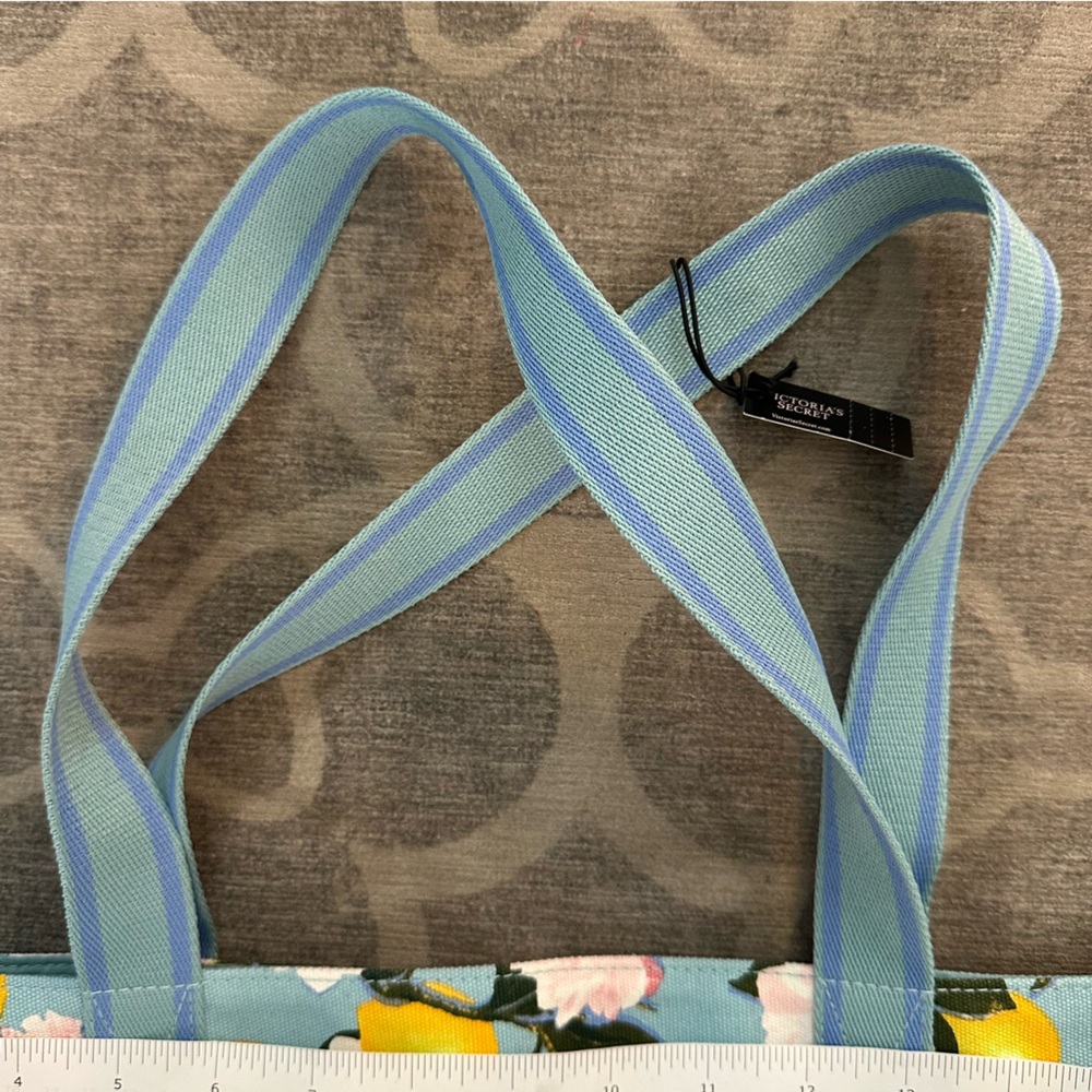 NWT Victoria Secret Cooler Tote - Summer Lemons - Picture 14 of 16